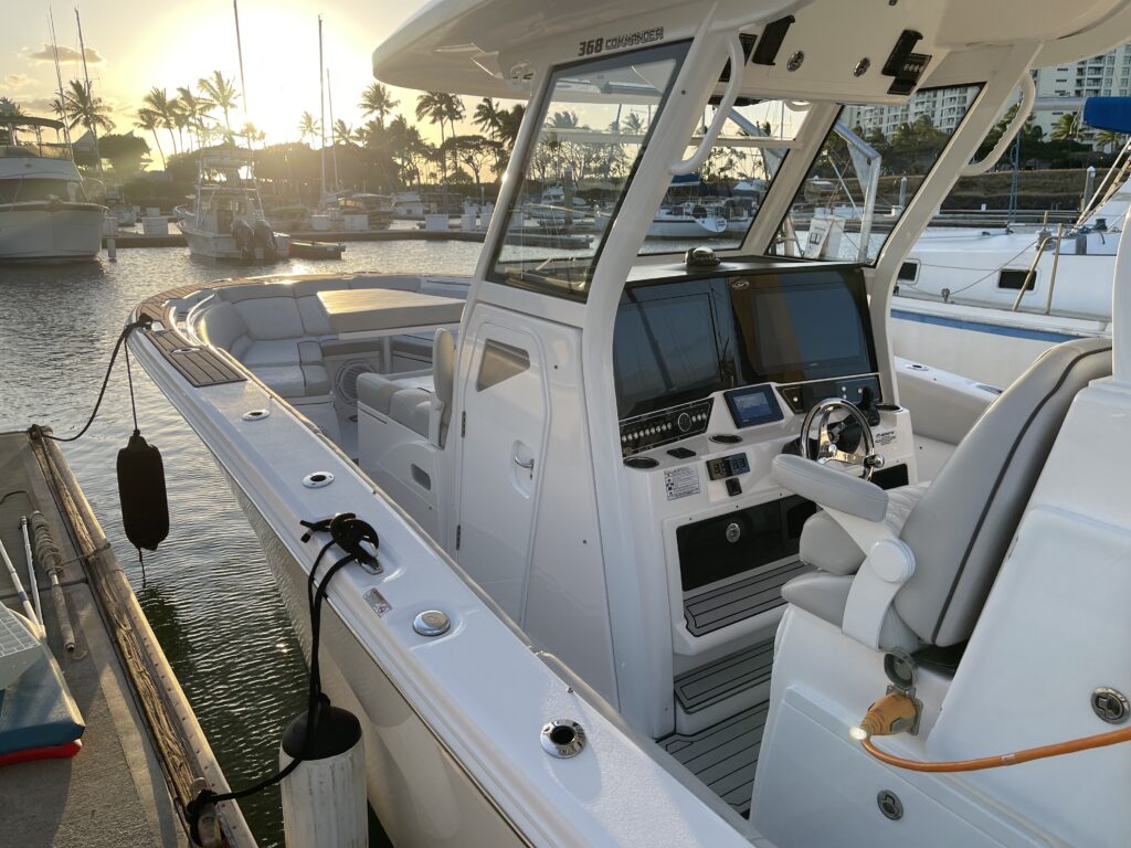 seafox-368-commander boat detail after